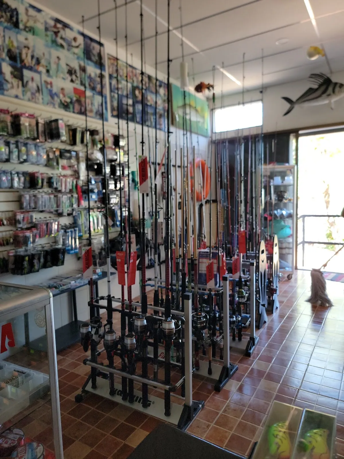 Cañas y carretes en la tienda de Juigalpa