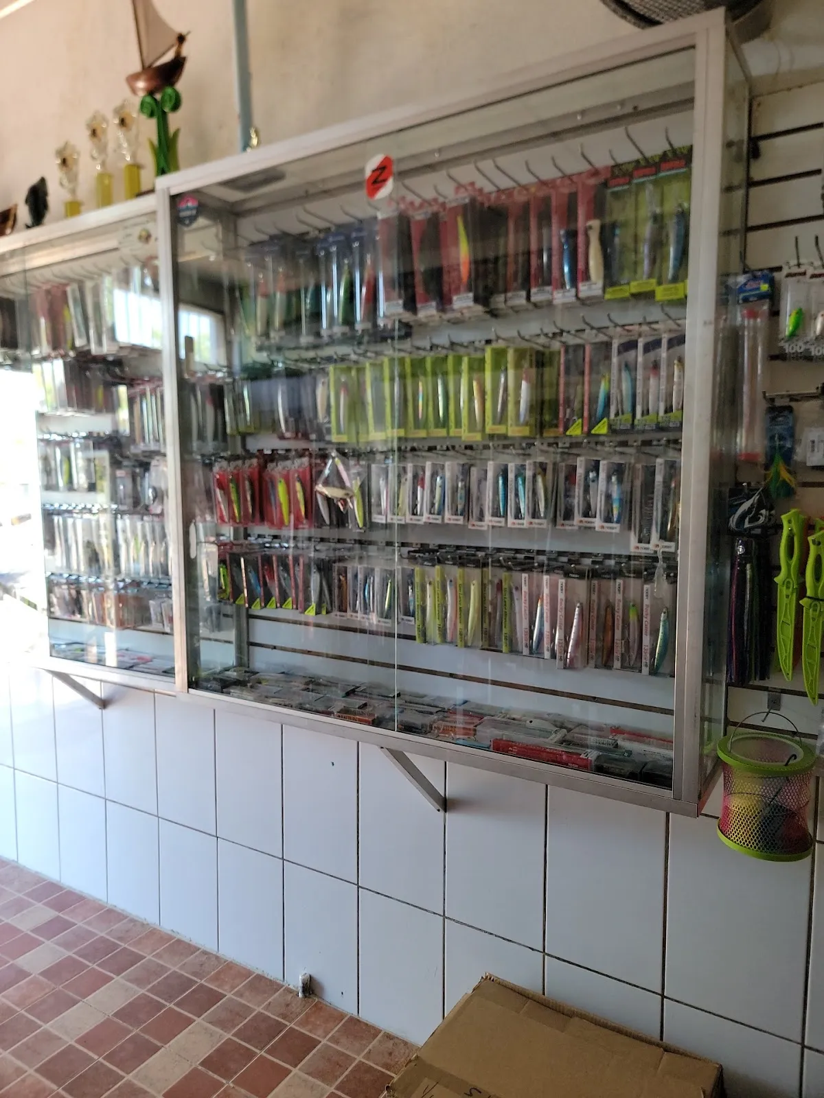 Pared de señuelos en la tienda de Juigalpa