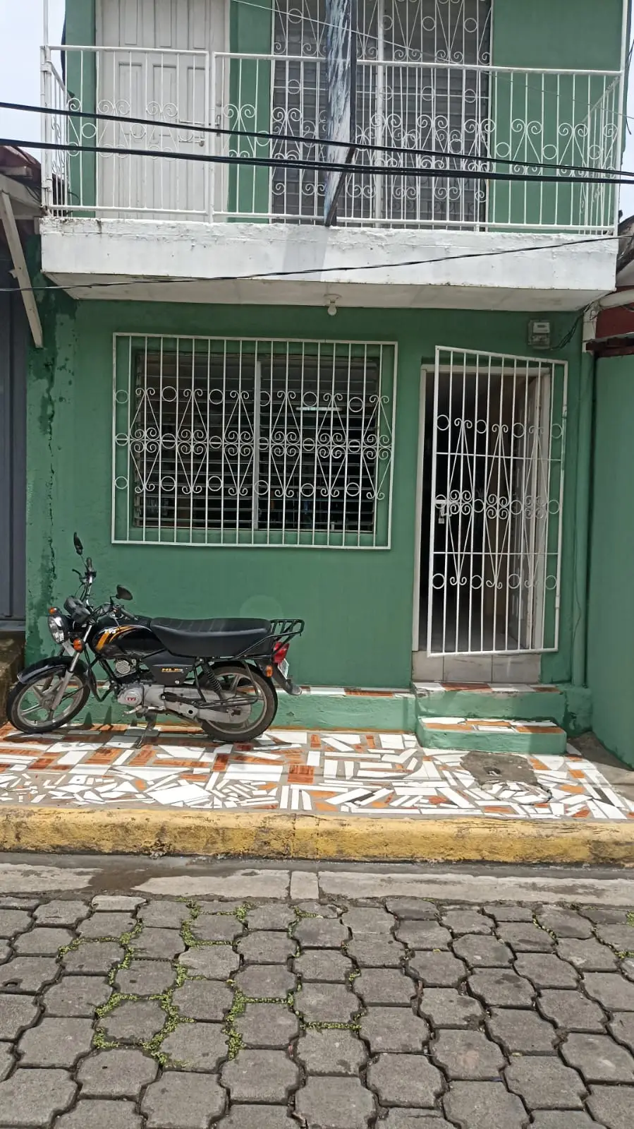 Fachada de la tienda George's en Rivas